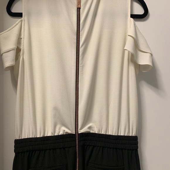 Ted Baker Toriil Ruffled Cold Shoulder Jumpsuit Size 4 - Picture 5 of 8